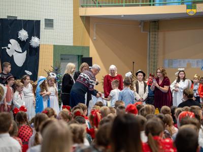 Jasełka w SP w Tychowie - zdhęcie uczestników Jasełek 