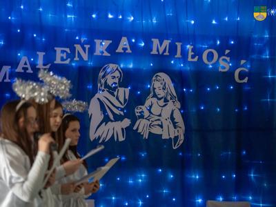 Jasełka w Dobrowie - na zdjęciu dzieci podczas występu 