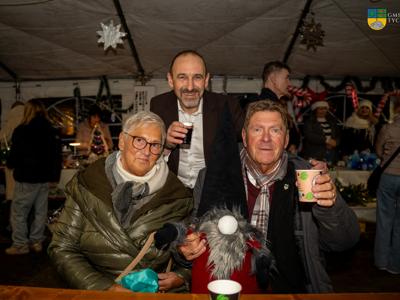 Zdjecie wkoanano podczas Kiermaszu Bożonarodzeniowego w Tychowie - zdjęcie wykonanao podczas kiermaszu