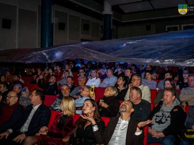 Zdjecie wkoanano podczas Kiermaszu Bożonarodzeniowego w Tychowie - zdjęcie wykonanao podczas koncertu 