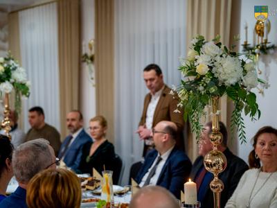 Zdjęcie grupowe podczas  2 dnia wizyty delegacji z Miasta i Gminy Neverin - Uroczysta kolacja wigilijna 