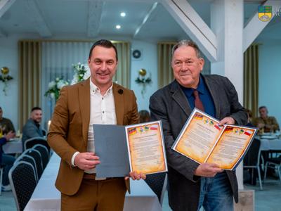 Zdjęcie grupowe podczas  2 dnia wizyty delegacji z Miasta i Gminy Neverin -  podczas podpisania uroczystej delkaracji wspólpracy 