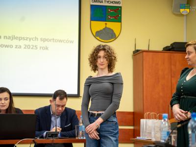 Zdjęcie wykonano podczas Sesji Rady Miejskiej w Tychowie, zdjęcie podczas wręczenia nagród sportowych. 