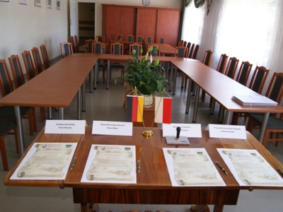 Zdjęcie podpisywanych dokumentów