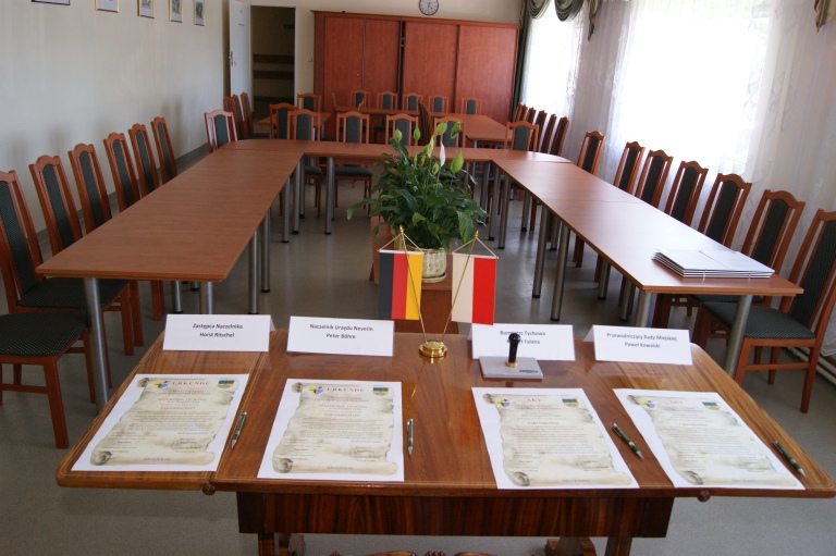 Zdjęcie podpisywanych dokumentów