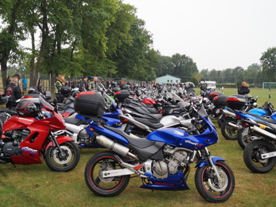III MOTOATOMOWY ZLOT MOTOCYKLOWY TYCHOWO - PODBORSKO - na zdjęciu są motocykle