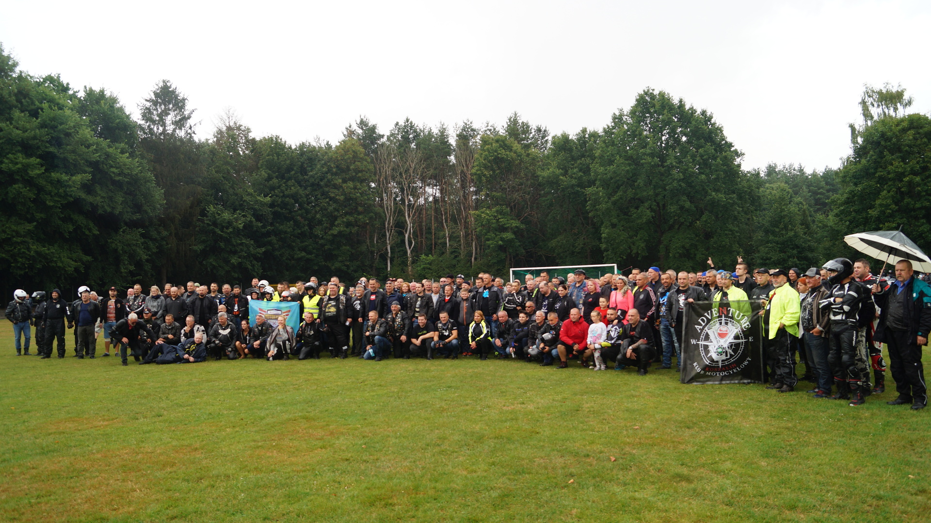 III Motoatomowy Zlot Motocyklowy Tychowo - Podborsko - wspólne zdjęcie uczestników.