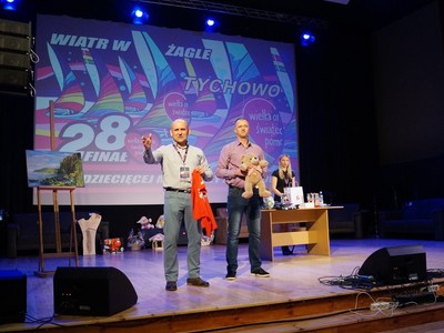 Zastępca burmistrza Jacek Rudziński oraz Piotr Rakowski podczas licytacji WOŚP
