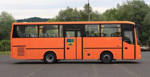 Zdjęcie przedstawia autobus gminny