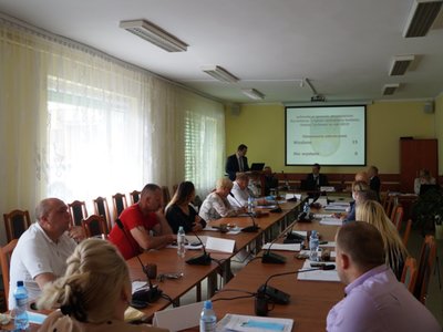 Rada Miejska w Tychowie i Burmistrz Tychowa w sali konferencyjnej Urzędu Miejskiego w Tychowie