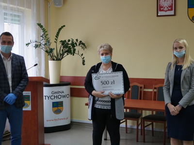 Burmistrz Robert Falana, Sołtys Liśnicy Bogumiła Szczęsnowicz i Milena Mazur Dyrektor Banku Spółdzielczego oddział w  Tychowie