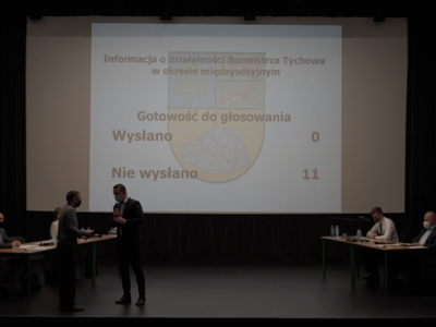 Na zdjęciu Pan burmistrz Robert Falana wręcza nominację dla nowego sołtysa sołectwa Bukówko Panu Arturowi Rynkunowi.