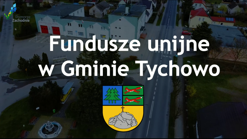 NA zdjęciu z lotu ptaka Urząd Miejski. Herbem i napis:  Fundusze unijne w Gminie Tychowo
