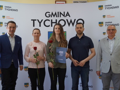 Na zdjęciu od lewej Burmistrz Tychowa, Mama Małgorzaty Maślak, Małgorzata Maślak, Tata Małgorzaty Maślak oraz Józef Grabarczyk.