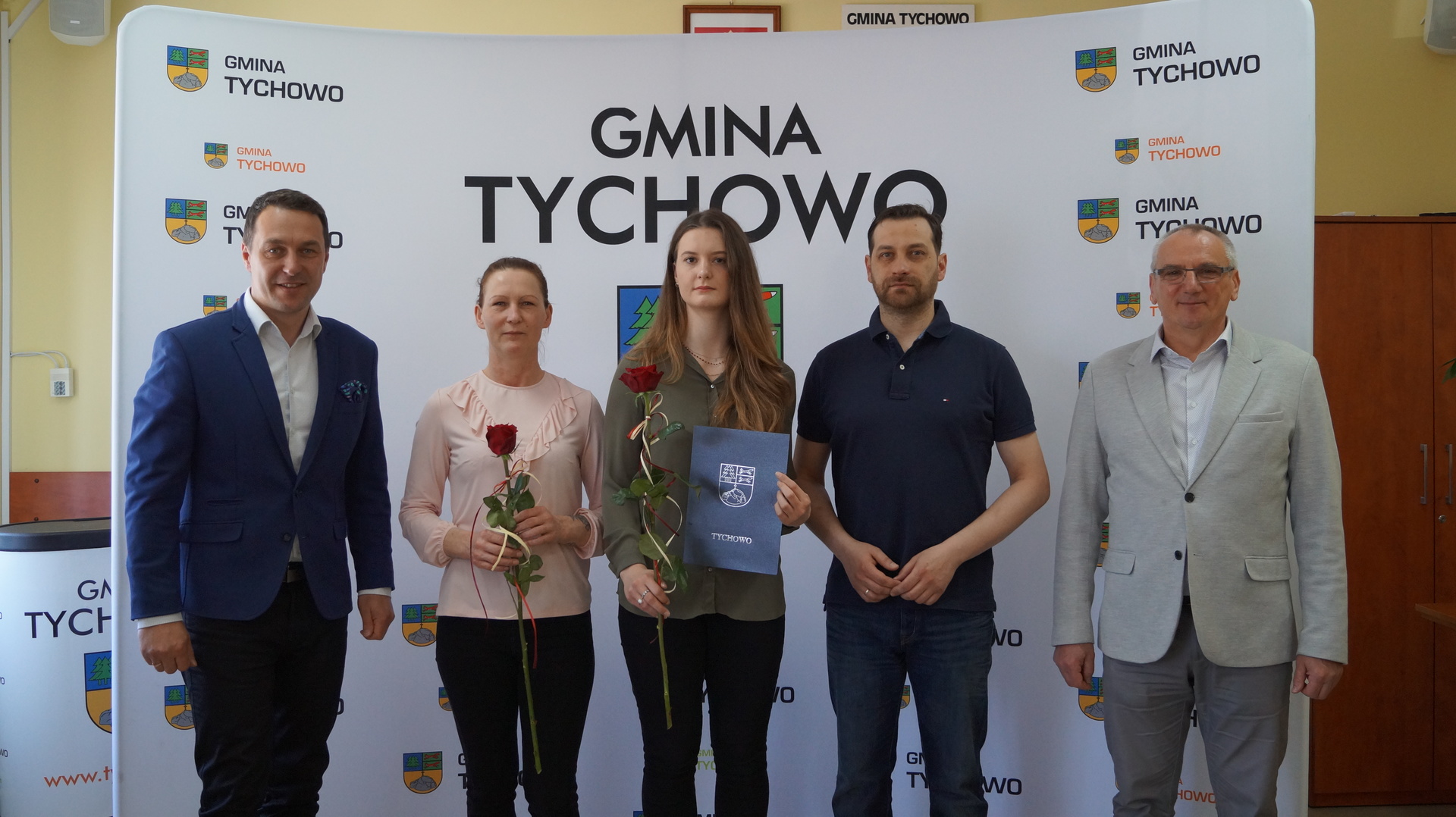 Na zdjęciu od lewej Burmistrz Tychowa, Mama Małgorzaty Maślak, Małgorzata Maślak, Tata Małgorzaty Maślak oraz Józef Grabarczyk.