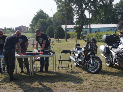 Na zdjęciu Motoorły Karlino współorganizatorzy wydarzenia.