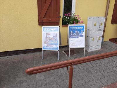 Kolejka osób oczekujących na spis i szczepienia