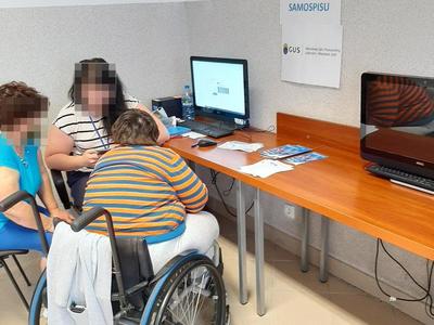 Rachmistrz spisujący respondentów