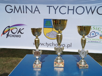 Puchary za uzyskanie pierwszego, drugiego oraz trzeciego miejsca.