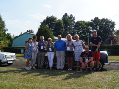 Na zdjęciu od lewej Angelika Sak, Barbara i Grzegorz Miara, Irena i Andrzej Noceń, Krystyna Dobrzańska, Radosław i Aleksandra Turek z synem.