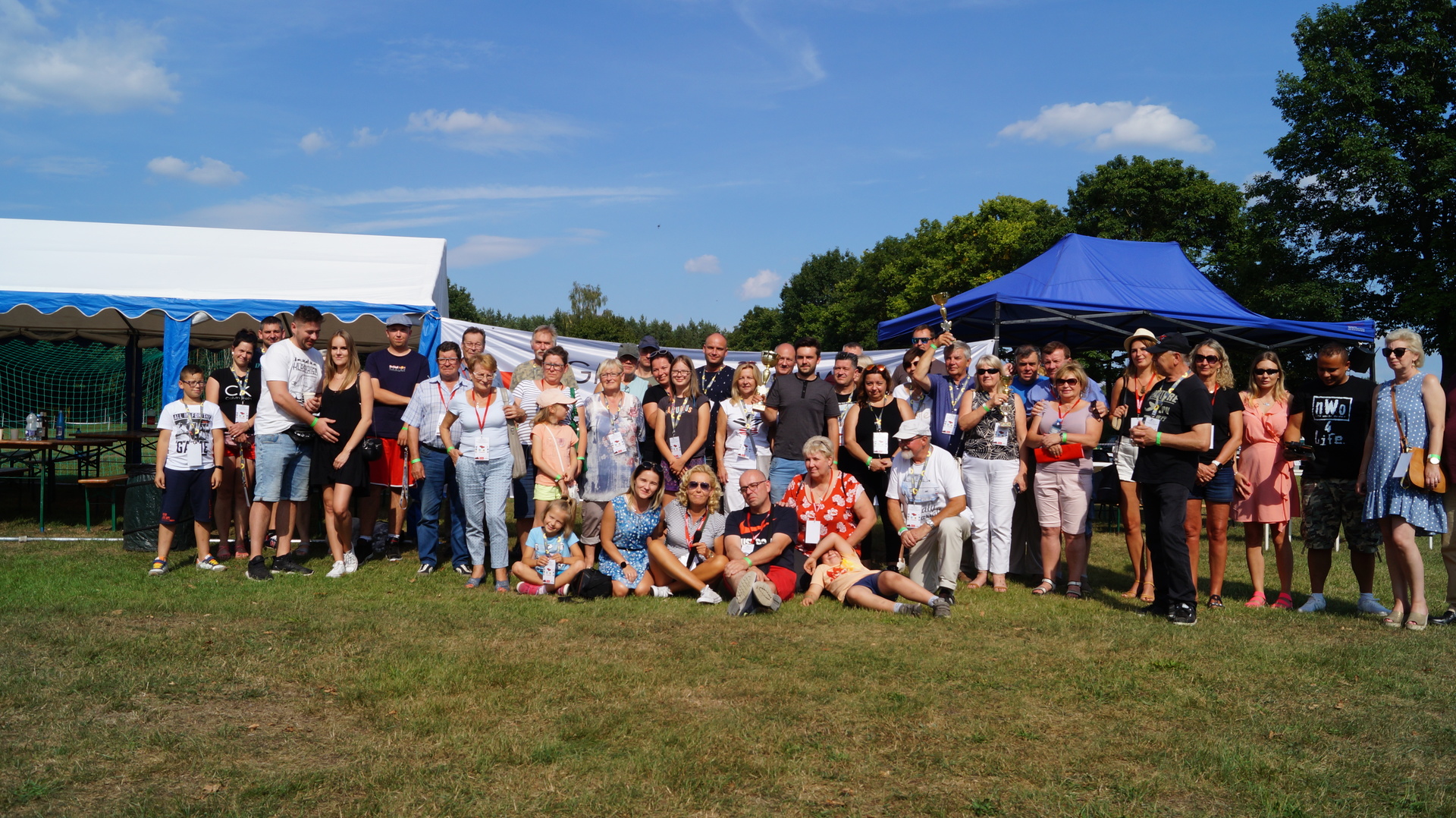 Zdjęcie grupowe uczestników rajdu.