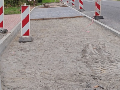 Zdjęcie przedstawia powstającą zatokę autobusową w Słoninie.