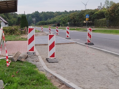 Zdjęcie przedstawia powstającą zatokę autobusową w Słoninie.