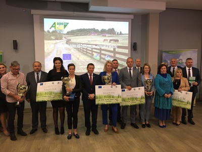 Zdjęcie grupowe mistrzów i laureatów w konkursie Agroliga 2021.