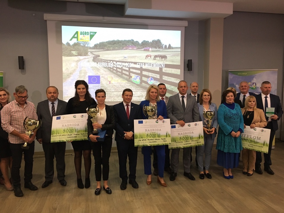 Zdjęcie grupowe mistrzów i laureatów w konkursie Agroliga 2021.
