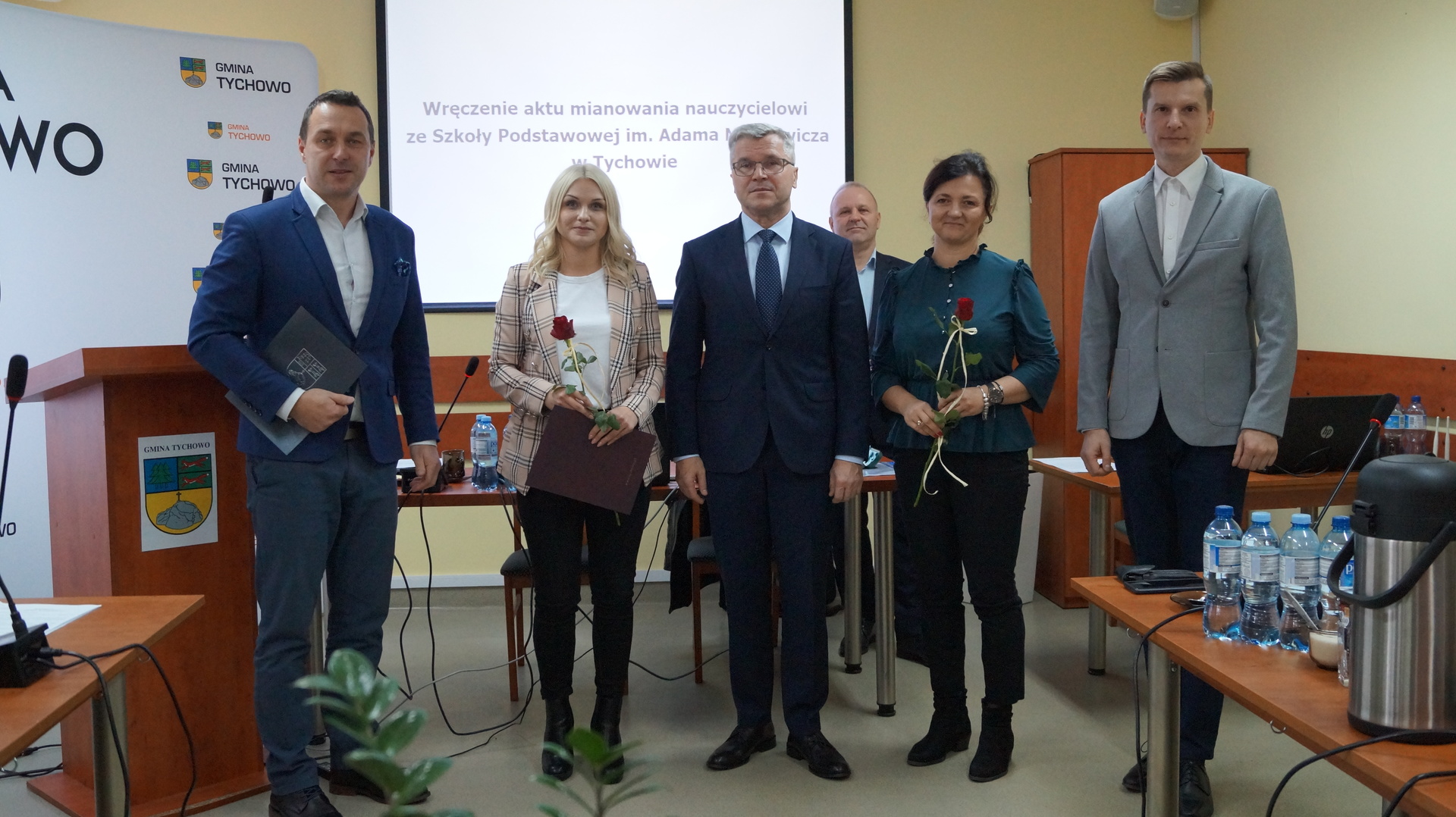 Na zdjęciu od lewej burmistrz Robert Falana, p. Anna Janus, p dyrektor Andrzej Kozłowski, p. Magdalena Niemiec oraz Przewodniczący Paweł Kowalski.