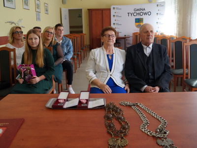 Państwo Jedlińscy z najbliższą rodziną podczas Wręczenia Medali Za Długoletnie Pożycie Małżeńskie. 