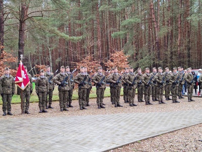77. Rocznica Ewakuacji Obozu Stalag Luft IV - na zdjęciu kompania honorowa.