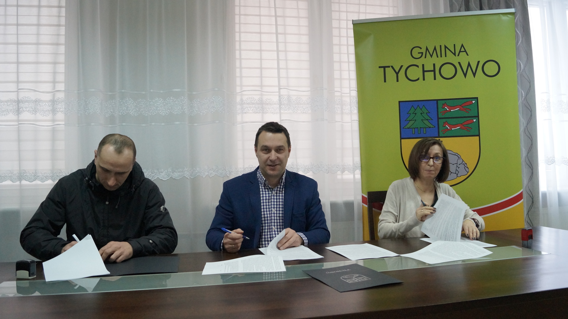 Zdjęcie wykonano podczas podpisania umowy na realizację zadania CRT Stare Dębno.