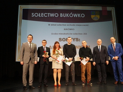 Na zdjęciu Burmistrz Tychowa, Sołtys Bukówka wraz z Radą Sołecką, Wiceprzewodniczący RM w Tychowie oraz Zastępca Burmistrza.