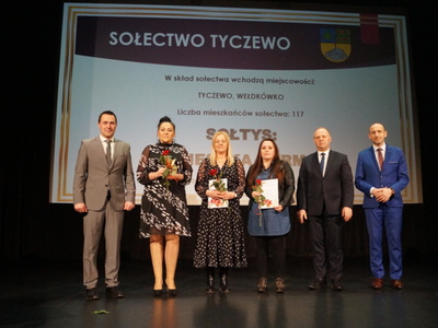 Na zdjęciu Burmistrz Tychowa, Sołtys Sołectwa Tyczewo wraz z Radą Sołecką, Wiceprzewodniczący RM w Tychowie oraz Zastępca Burmistrza.