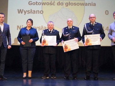 Zdjęcie wykonano podczas wręczania podziękowań na XLV Sesji Rady Miejskiej w Tychowie.