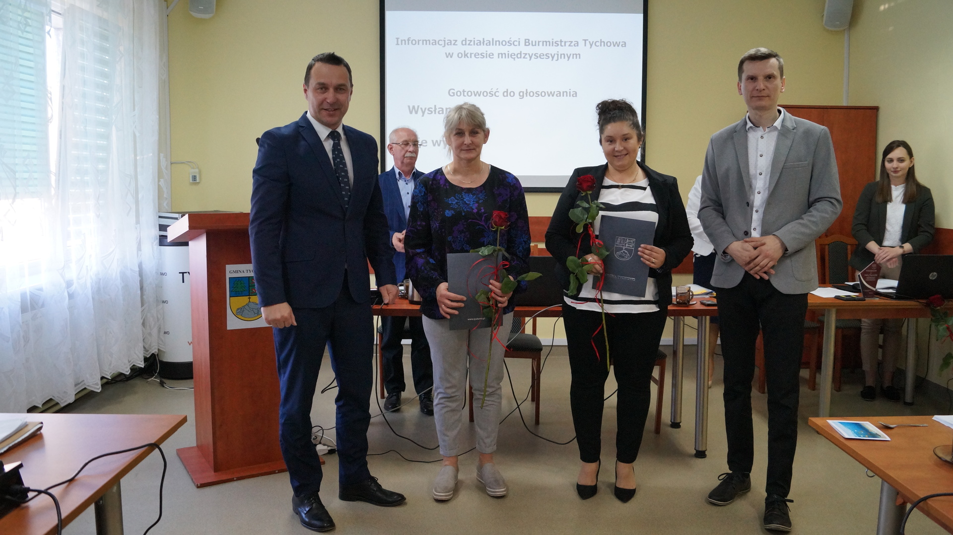 Na zdjęciu Burmistrz Tychowa Robert Falana, Sołtys Renata Mazurkiewicz, Sołtys Maria Czarnecka oraz Przewodniczący RM Paweł Kowalski.
