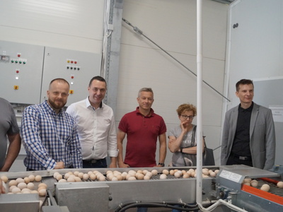 Na zdjęciu Robert Radziuk, Marcin Matejko, Robert Falana, Krzysztof Niemiec, Iwona Wiśniewska oraz Paweł Kowalski wizyta u państwa Rydzkowskich.
