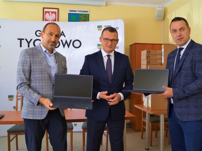 Na zdjęciu z-ca  burmistrza Jacek Marcinkowski, Wiceminster Paweł Szefernaker oraz burmistrz Robert Falana