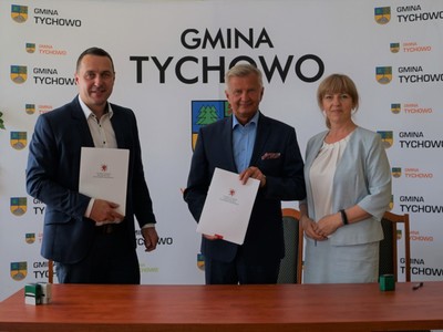 Na zdjęciu burmistrz Robert Falana, Członek Zarządu Woj. Zach. Pom. Stanisław Wziątek oraz z-ca Skarbnika Irena Kozłowska
