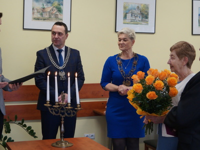 Wręczenie medali za długoletnie pożycie małżeńskie państwa Chwała 