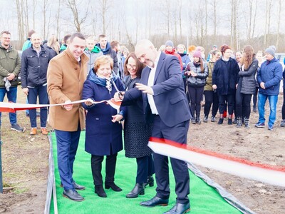 na zdjęciu uroczyste otwarcie nowej elektrowni słonecznej na terenie firmy Arla Foods w Tychowie-14.03.2023 r.
