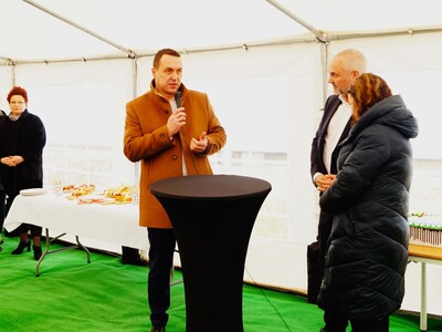 na zdjęciu uroczyste otwarcie nowej elektrowni słonecznej na terenie firmy Arla Foods w Tychowie-14.03.2023 r.