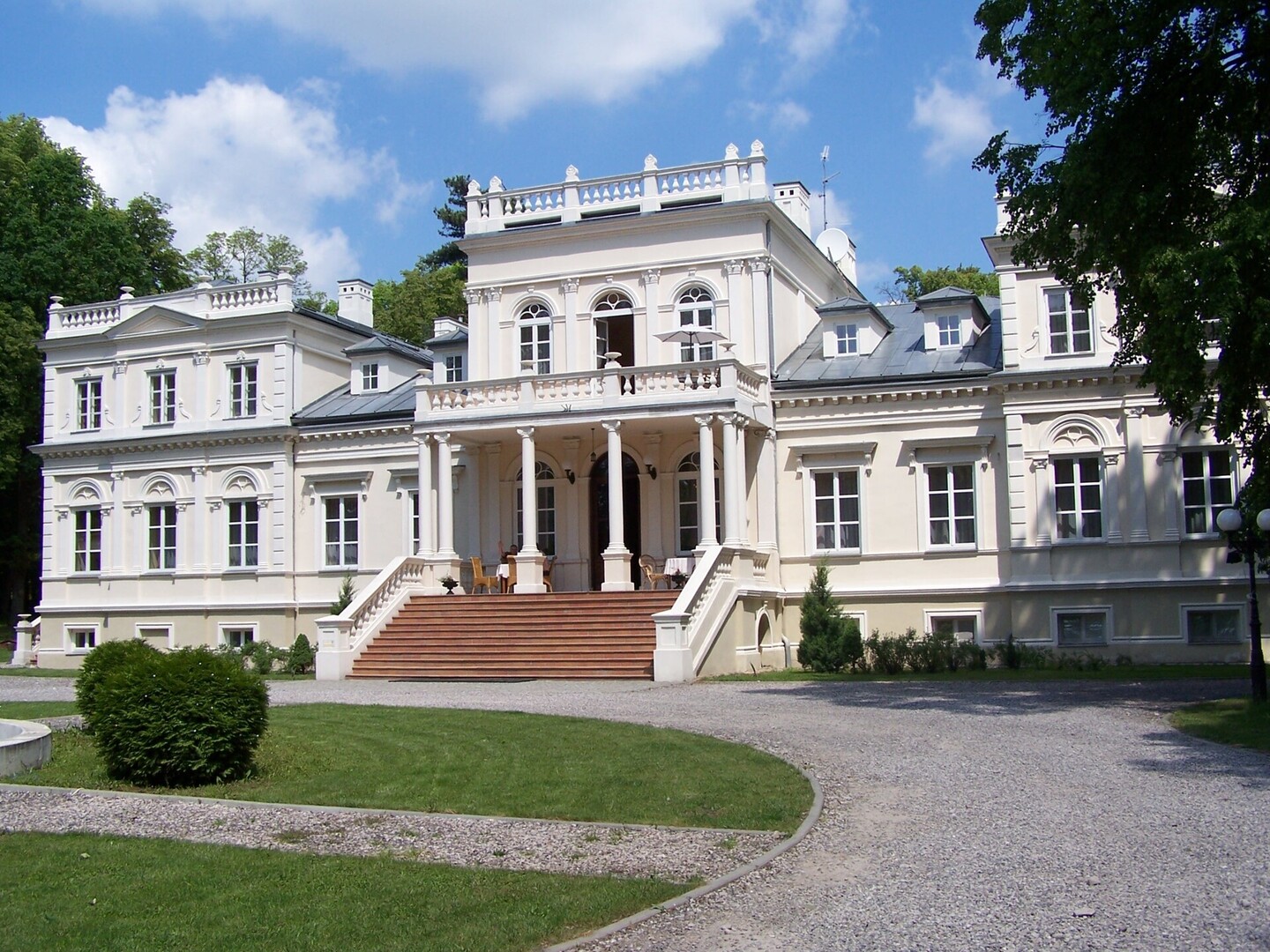 palac_wola_chojnata.jpg [2304x1728]
