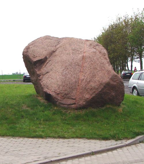 Głaz narzutowy w Trąbinie