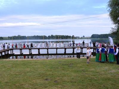 piknik nad jeziorem