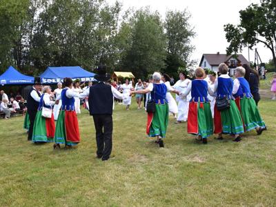 piknik nad jeziorem