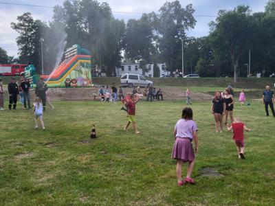 piknik nad jeziorem