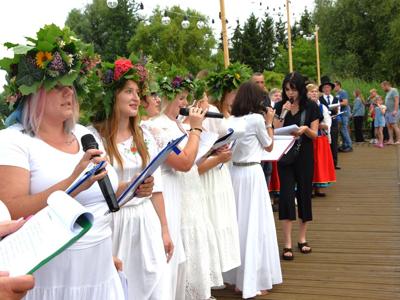 piknik nad jeziorem