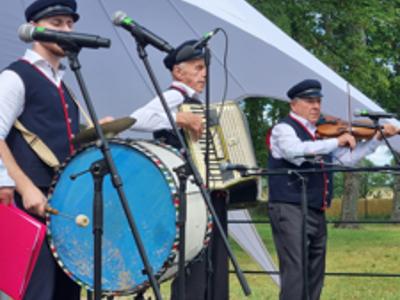 przegląd zespołów ludowych w Ugoszczu